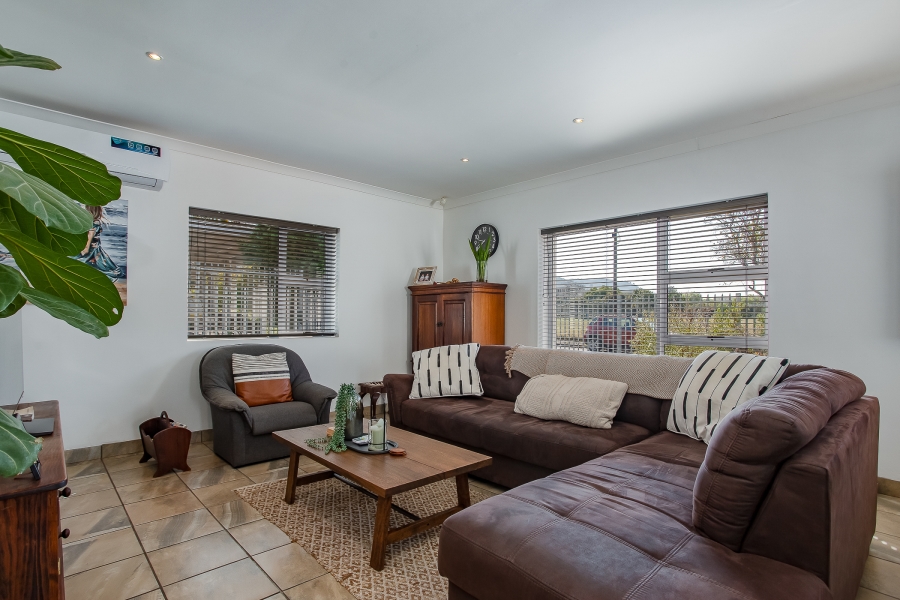 2 Bedroom Property for Sale in Lemoenkloof Western Cape